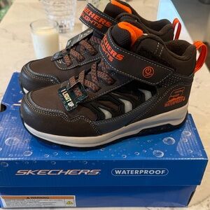 Skechers Kids' Light-Up boots-size 2